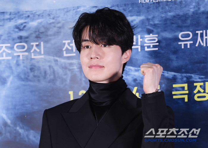 Lee Dong-wook Donates 50 Million Won for Jeju Air Disaster Relief