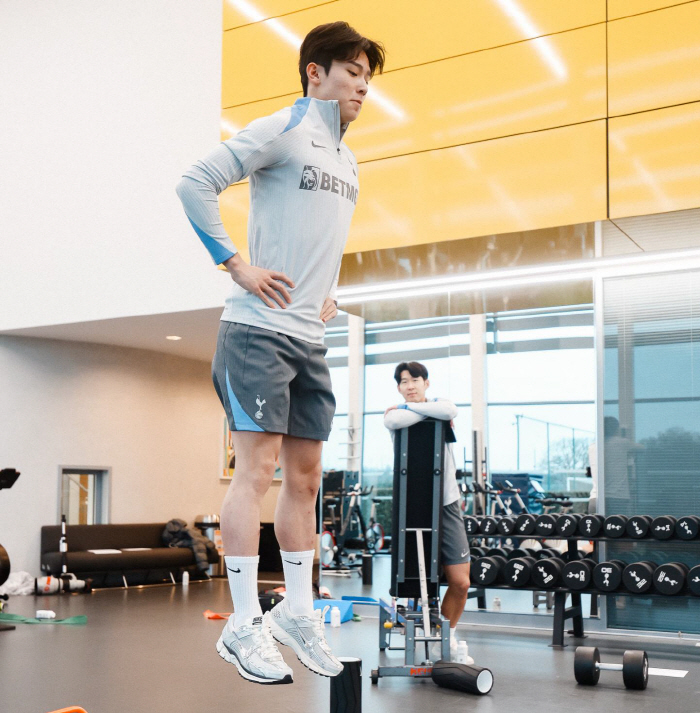 Yang Min-hyuk's remark on Postecoglou's disregard for Korea came from a place with a huge difference from the EPL.I don't have any plans to debut yet