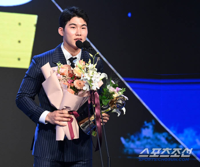 Kim Ha-sung and Lee Jung-hoo went straight to nominate for the Rookie of the Year award.. Kim Hye-sung is not mentioned as a candidate for the 2025 Rookie of the Year