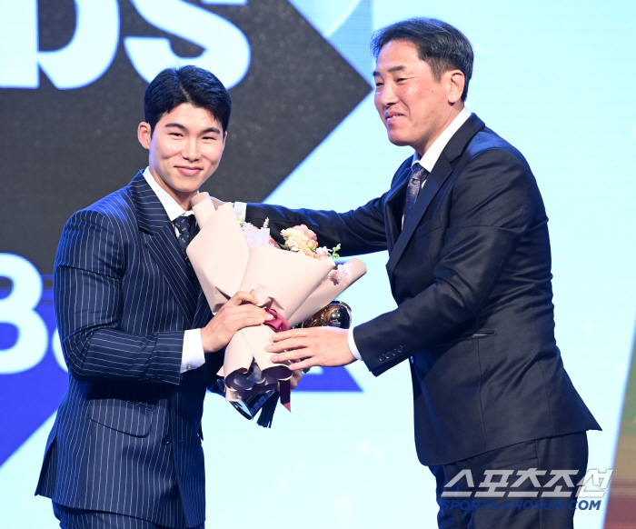 Kim Ha-sung and Lee Jung-hoo went straight to nominate for the Rookie of the Year award.. Kim Hye-sung is not mentioned as a candidate for the 2025 Rookie of the Year