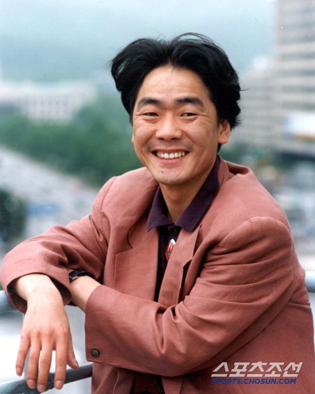 Kim Kwang-seok, the 29th anniversary of today (6th)...a perennial singer who still misses