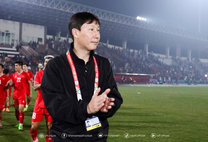 Kim Sang-sik Magic's super awesome Vietnam wins the third championship in Southeast Asian World Cup history, overpowering Thailand 32 → 53 total scores