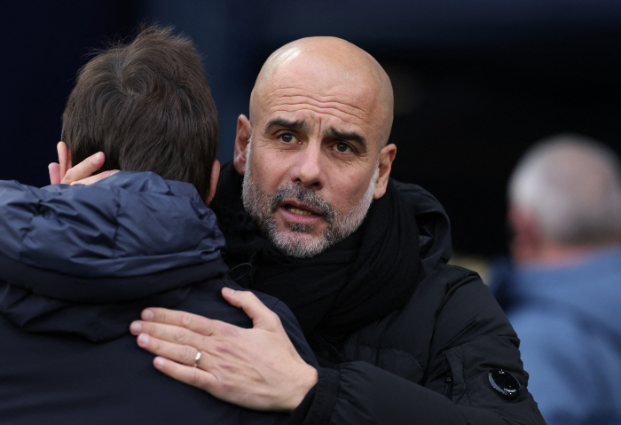 Man City fans, please help! Guardiola's performance, which left bitter comments even after winning consecutive games, has declined a lot...I believe in the passion of the players→ Get back to your true self