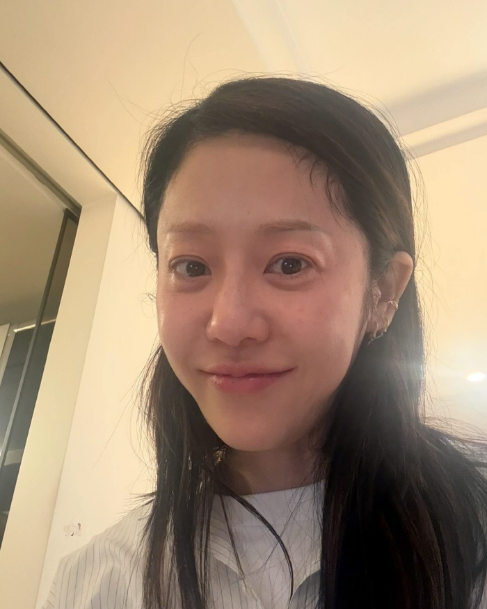  I've recovered a lot, thank you for your support Namib. Please don't attend the meeting, surgery → Hyunjung Ko, who revealed her recent status, has never looked so haggard