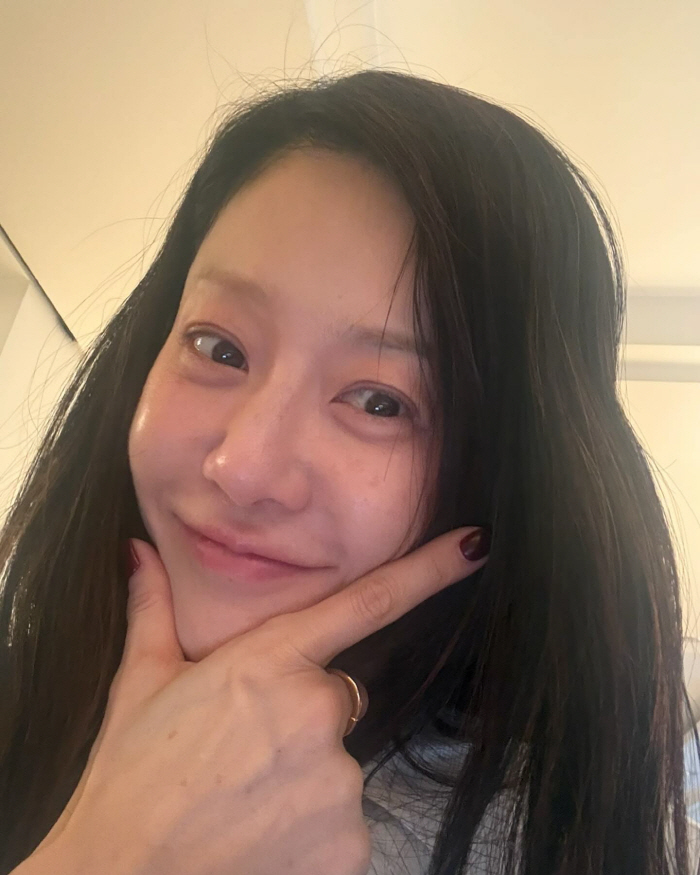  I've recovered a lot, thank you for your support Namib. Please don't attend the meeting, surgery → Hyunjung Ko, who revealed her recent status, has never looked so haggard