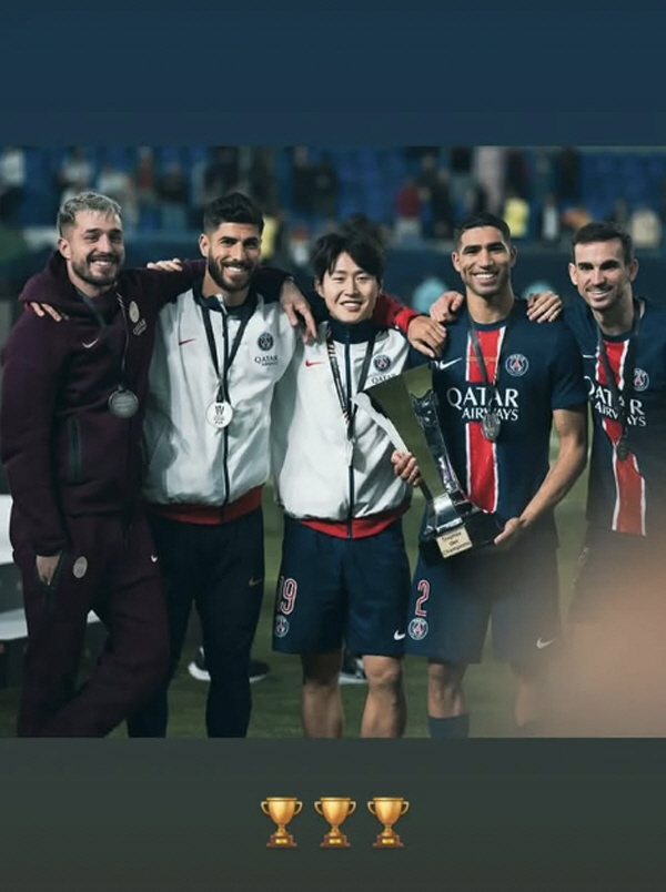 Six years after his debut ☆☆☆☆☆ Snake Year star Lee Kang-in flashed the trophy from the first game of the Year of the Snake...Park Ji-sung's all-time leading European team