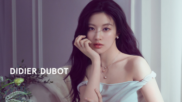 There's no 女...Ko Yoon-jung shows off her shoulders and proves her collarbone beauty