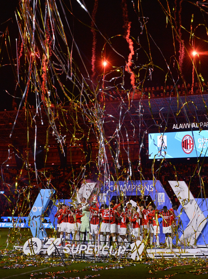 Heungmin, I won. AC Milan is a long time ago, right? Tottenham Science Wins Emerson Super Cup...A dramatic 3-2 reversal for Inter Milan