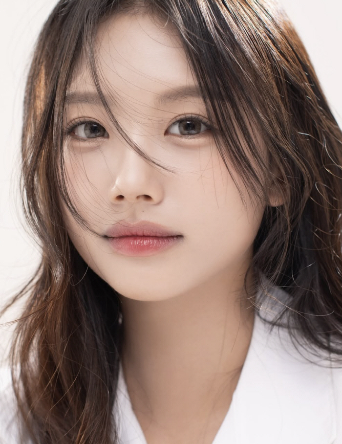 Lee Dong-guk's daughter Jaesi, 17 years old with academic background and beauty..You can debut in the entertainment industry