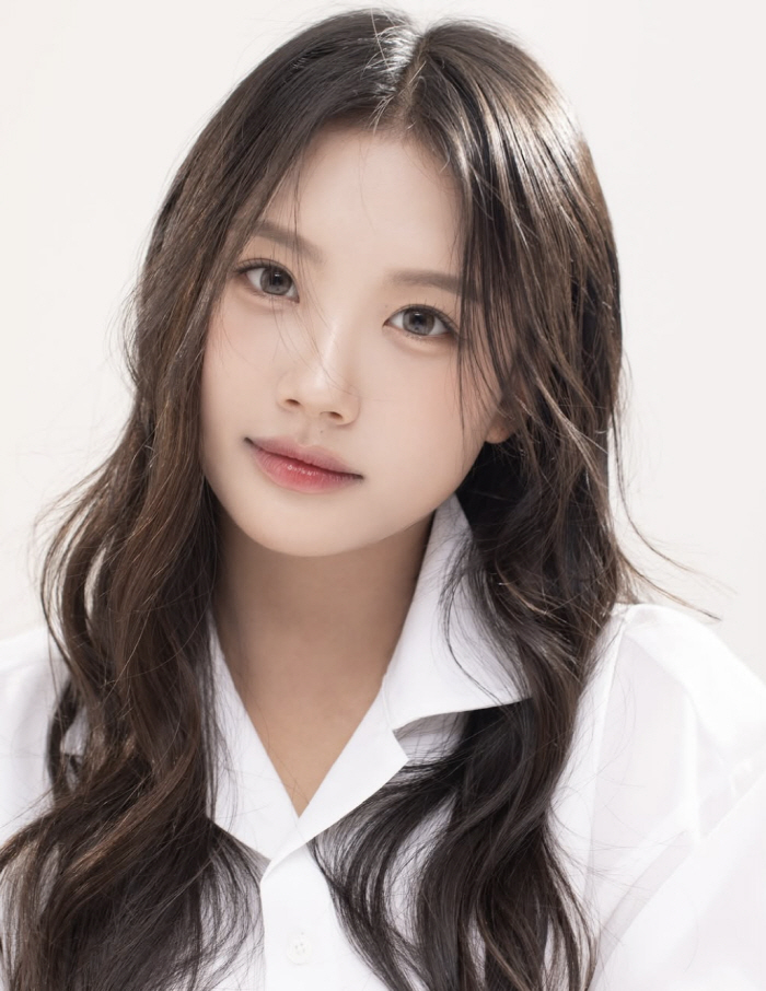 Lee Dong-guk's daughter Jaesi, 17 years old with academic background and beauty..You can debut in the entertainment industry