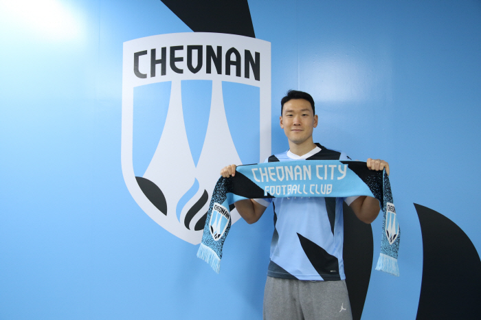  K League 2 Cheonan City FC recruited veteran midfielder Kim Won-sik who played for FC Seoul