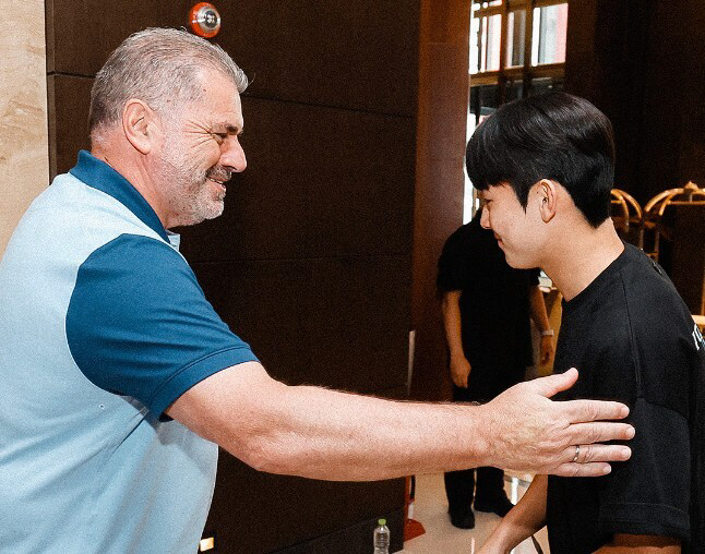 Oh, oh, Minhyuk's extension contract Son Heung-min, the Korean brother Yang Min-hyuk's hair!Captures close-up care on the training site