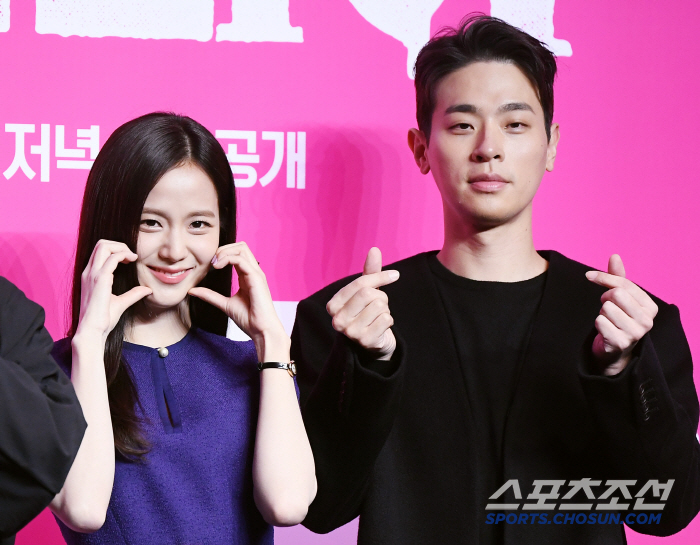  Park Jisoo, sweet couple