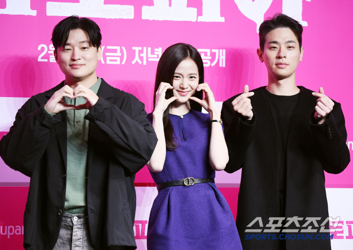  Blackpink Jisoo and ♥…Park Jung-min, Jomkom Challenge in Partnership with Watchman Director (Roundup)