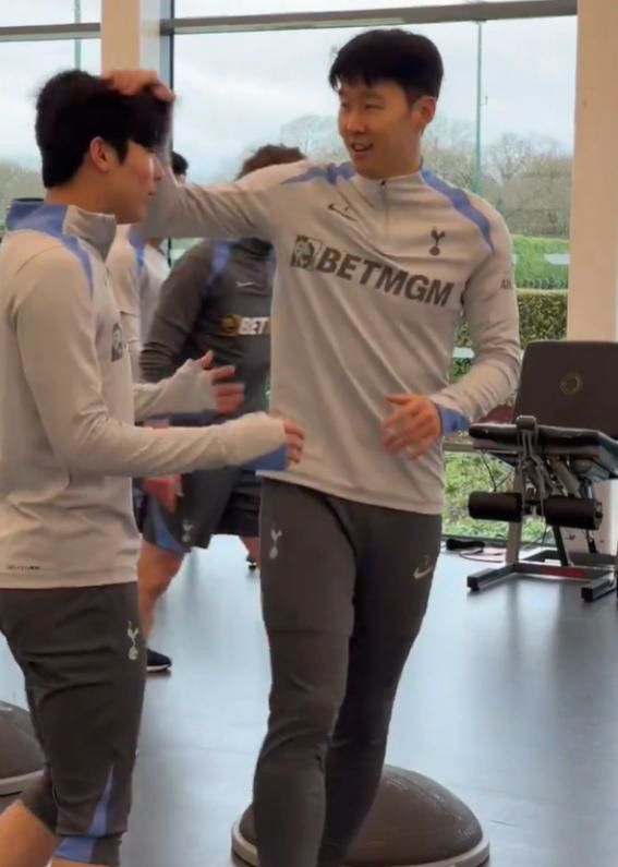 Big twist! Yang Min-hyuk's debut match is imminent, and first-team training appears ahead of the match against Liverpool...Declining League Ends Ranking X Controversy