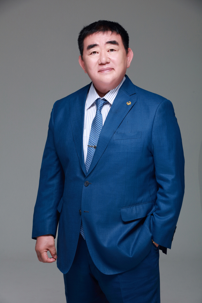 Candidate Cho Yong-chul, who got 66.34% of the votes, was elected as the 39th chairman of the Korea Judo Association