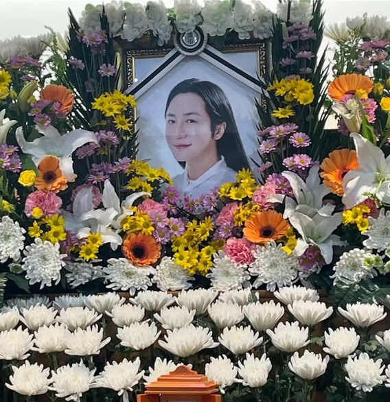 I can't let you go...Lee Hee-chul's best friend such as Sat-ry and Jinju at the news of his death ★ condolences for pain