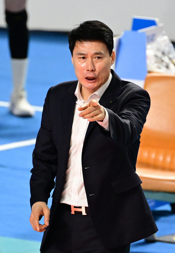 I lost the second set first, but...Hyundai Engineering & Construction is different! Moma  Yang Hyo-jin 40 points for joint road construction, reverse sweep, reverse reversal 