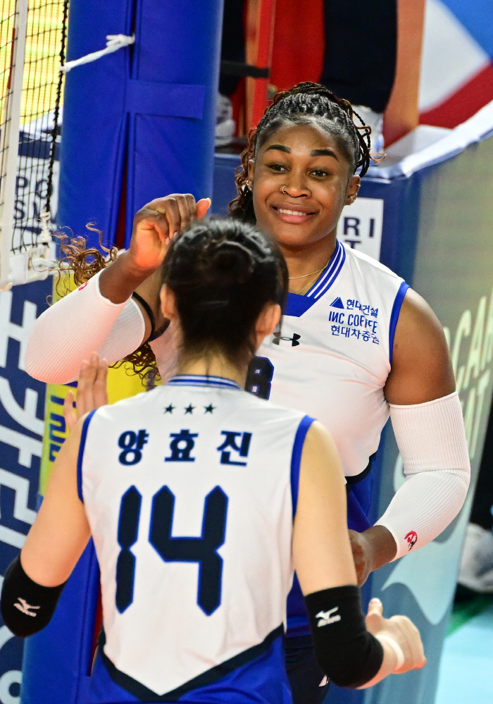 I lost the second set first, but...Hyundai Engineering & Construction is different! Moma  Yang Hyo-jin 40 points for joint road construction, reverse sweep, reverse reversal 