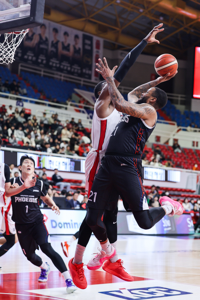  Ham Ji-hoon's absence, Park Moo-bin, Shon-long, and Hyundai Mobis have a great performance, winning by 15 points over Jeong Kwan-jang. There was an invisible Achilles tendon