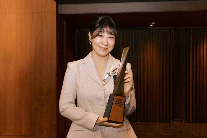 Ra Mi-ran Wins Multi-Tainer Award to Lead 25 Years of Film, Drama, and Entertainment Career High