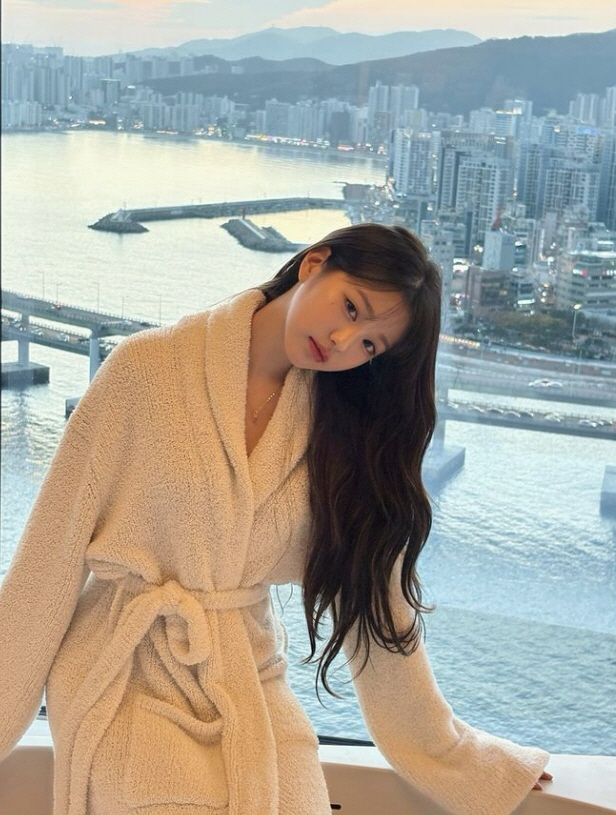  Jang Won Young became bold in the new year..A luxury hotel vacation in a shower