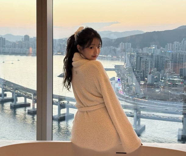  Jang Won Young became bold in the new year..A luxury hotel vacation in a shower