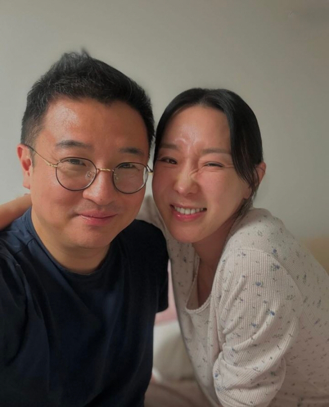  Lee Ji-hye from 'Shop', friendly daily life...A warm new year with her husband, Moon Jae-wan