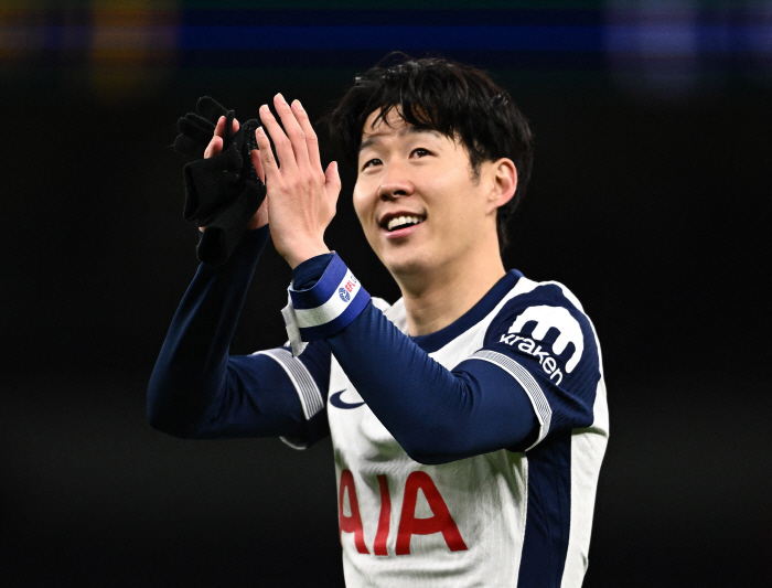 What I'm really grateful for is Son Heung-min extending his one-year option, Yang Min-hyuk is a new stickler...Training partner transformation patting smile in full bloom