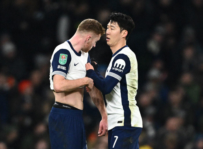 Bentancourt, we're with you captain Son Heung-min, a warm recovery message to a colleague who fell unconscious