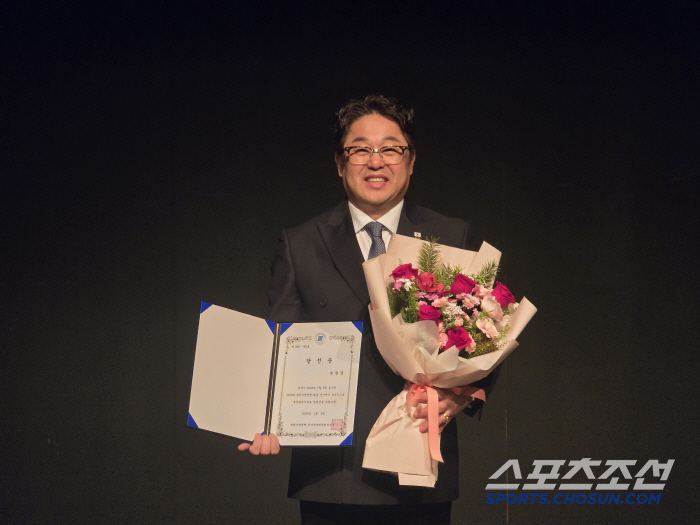 Generation 金, I'll take better care of you Chung Chang-hoon, chairman of the Korea Swimming Federation, has been reappointed