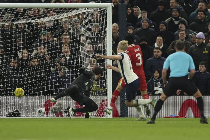 Liverpool captain VanDijk's words to referee after conceding Tottenham 18-year-old Supernova on goal are revealed