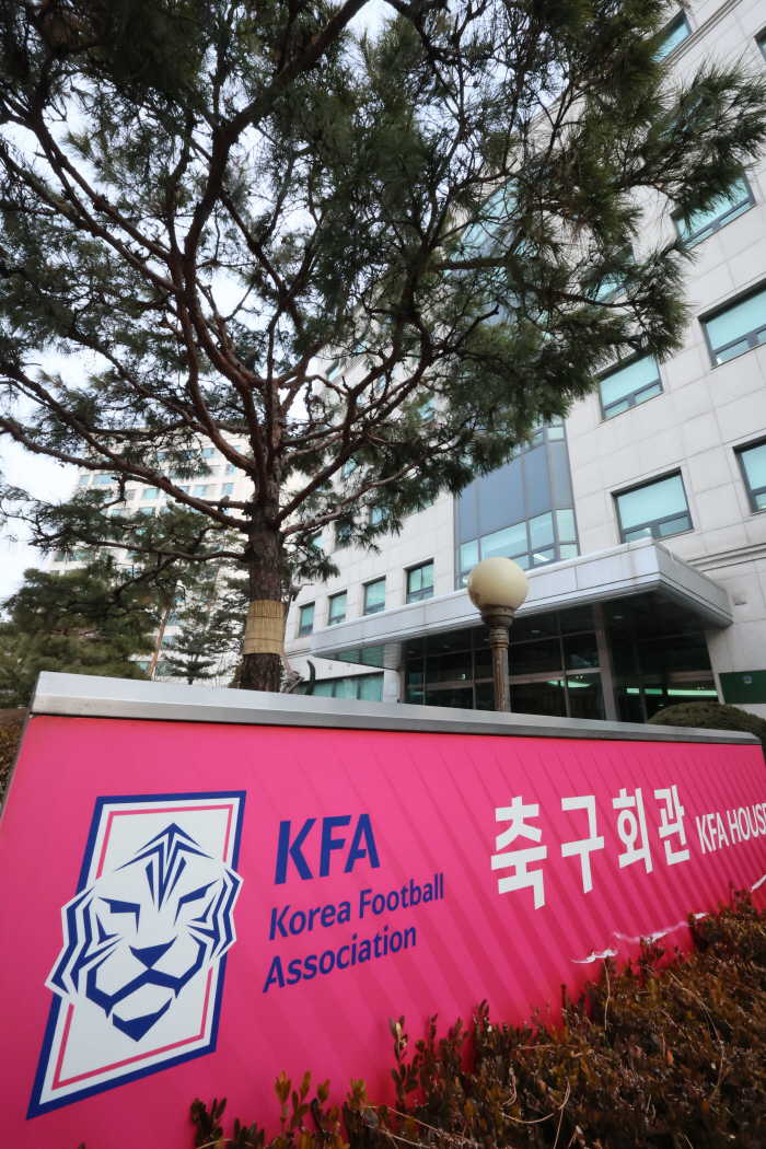  Elections for the 55th President of the Korea Football Association blocked by the court will be held on Jan. 23, re-drawing electors citing provisional disposition