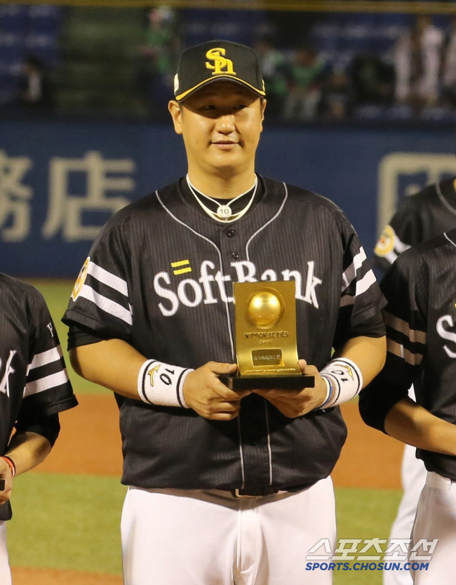 Softbank did not forget, 2015 Japan Series MVP Lee Dae-ho will play in the legendary match for the 20th anniversary of the team's launch 