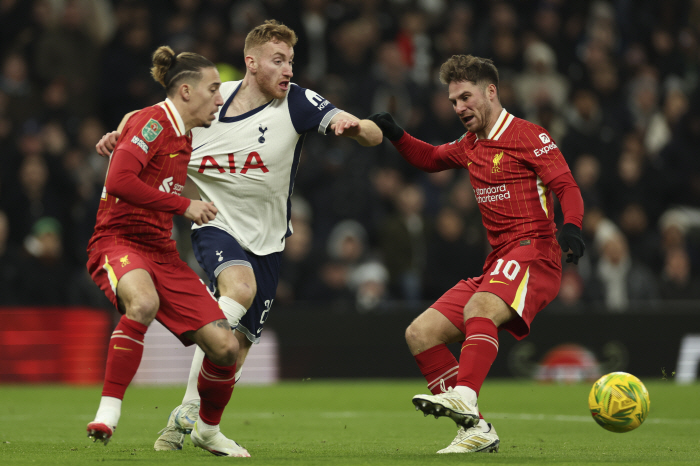  Son Heung-min is out of Benton Courts. Tottenham 00 Liverpool ends in the first half