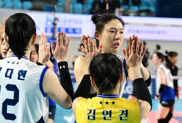 Yang Hyo-jin, who covered his knees in the first game of the second half...Hyundai Engineering & Construction, which has the best teamwork, prioritizes prevention of injuries 