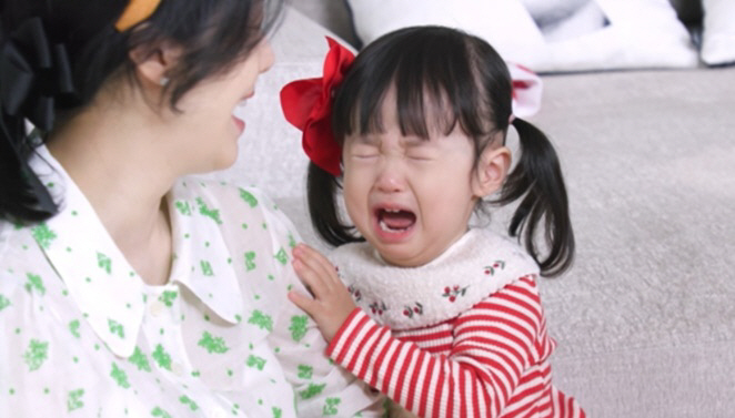 Doctor Lee Jung-hyun's husband reacts to Santa's transformation for his daughter Seo-ah (Pyeon Restaurant)