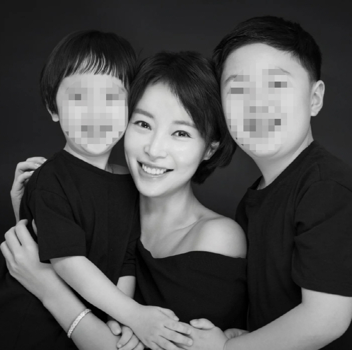 Hwang Jung-eum Releases New Family Photo, Love You Wang-gi Kang Si-gi