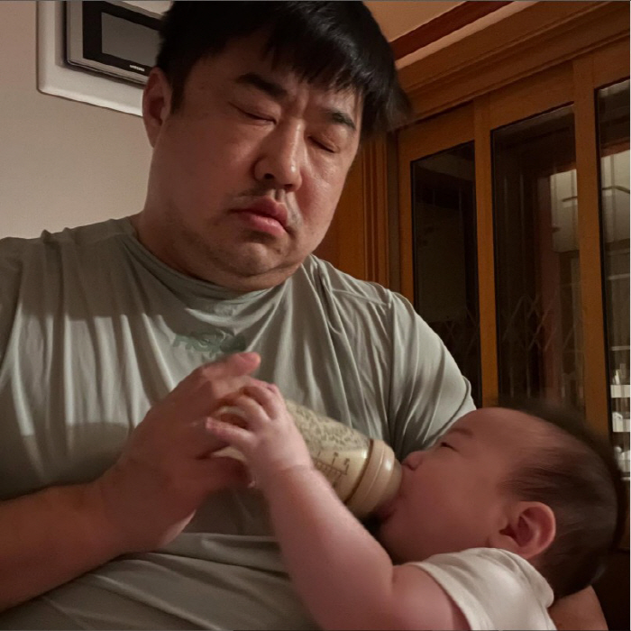  Only accurate lactation is correct. On the 158th day of raising children early in the morning, Hyun-jo's father Kang Jae-joon closed his eyes