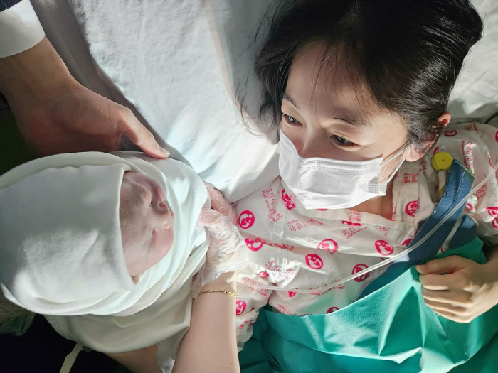 Yoon Jeon-il ♥ Kim Bo-mi, her first daughter on the first day of her life, 2.6kg, and Ttukung met her