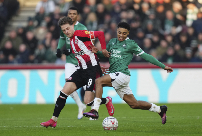  Brentford 00 Plymouth 1st half over. Kim Jisoo's stable performance