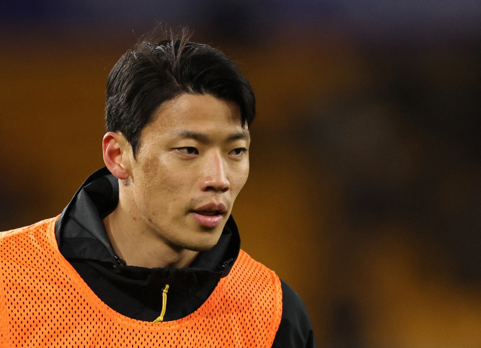 Hwang Hee-chan, who played for two consecutive games  75 minutes, gave away a big chance  gave up a goal. Wolverhampton won 21 against Bristol → advanced to the fourth round of the FA Cup