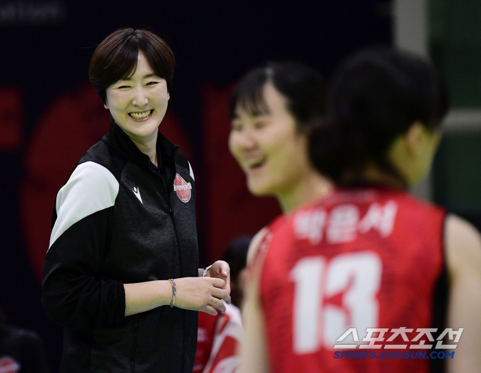 After the plane disaster, the hopes and consolation of the last-place players for three consecutive wins, and a touching victory that makes them forget the pain for a while (Suwon Field)