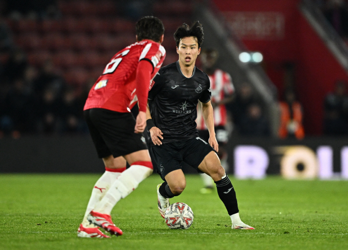  Um Ji Sung 79 minutes. Swansea City lost to Southampton! FA Cup eliminated