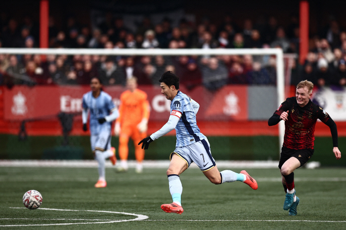 I'm doing it because I'm frustrated! Captain SON stopped the catastrophe, stormy finish goal sun plus extra goal help! Tottenham beat Semi-Pro's fifth division team in a sweaty sweat