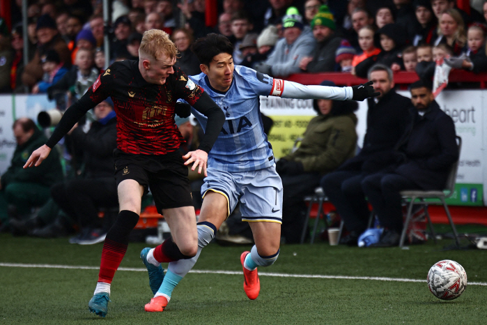 I'm doing it because I'm frustrated! Captain SON stopped the catastrophe, stormy finish goal sun plus extra goal help! Tottenham beat Semi-Pro's fifth division team in a sweaty sweat