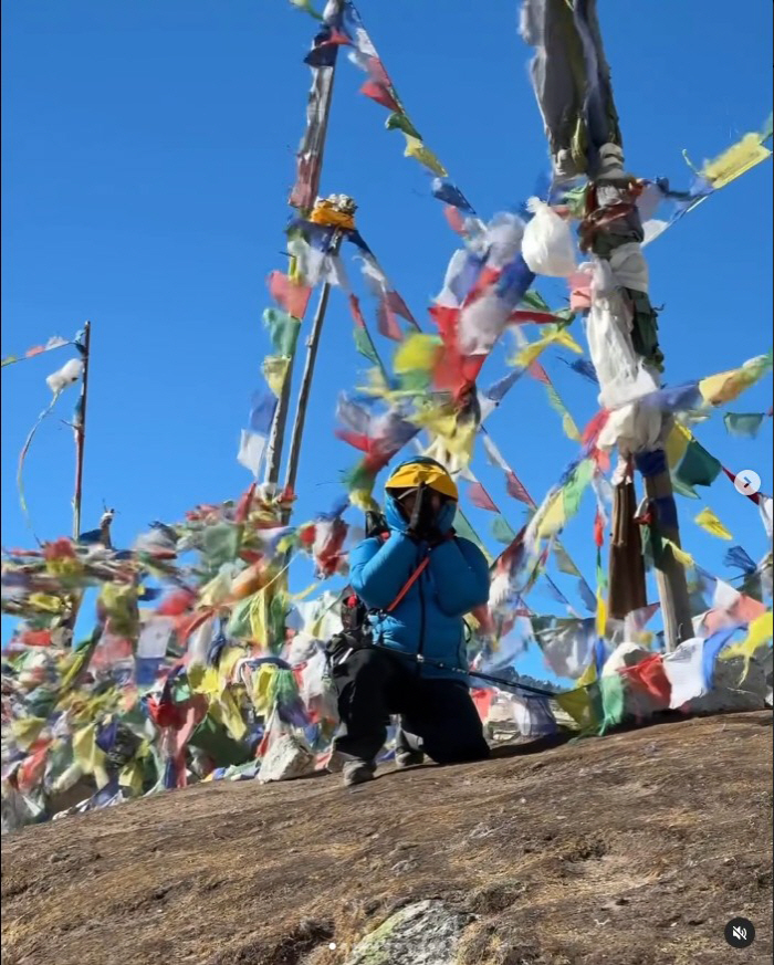 Lee Si-young Eventually Loses Memory in the Himalayas...I went up by the collar and got into a big debt. 