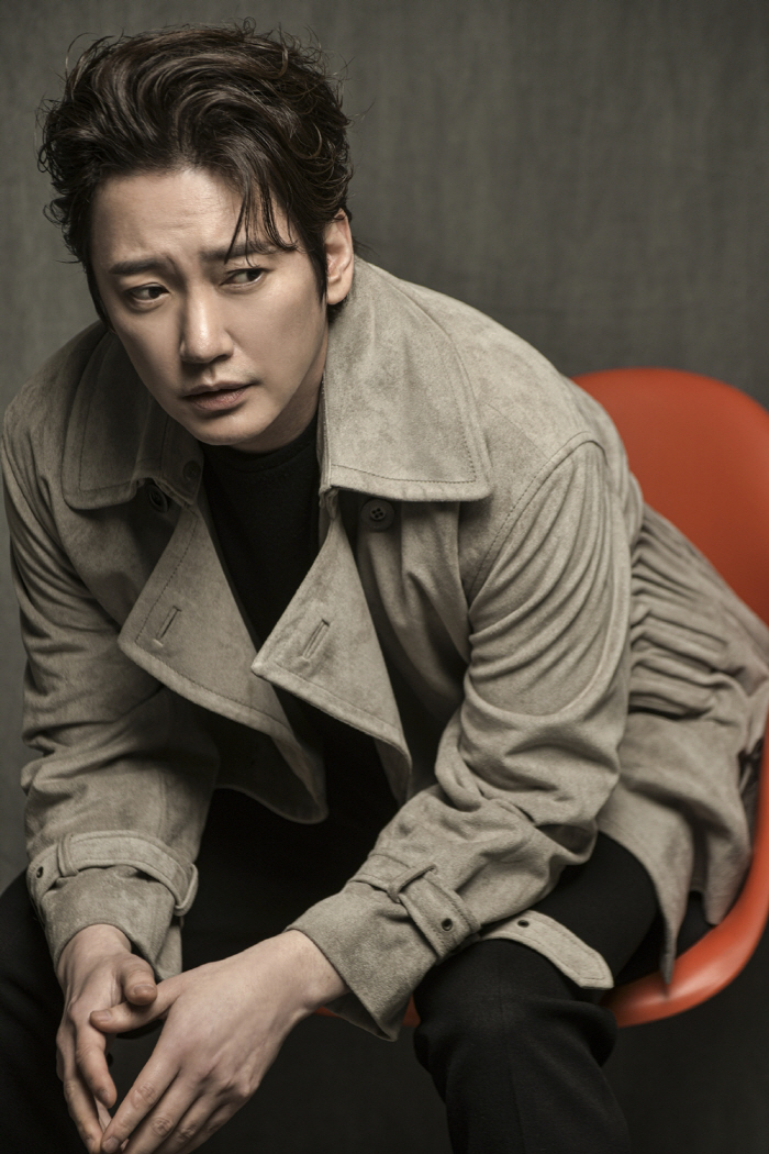 Actor Lee Sang-bo Signs Exclusive Contract with KMG