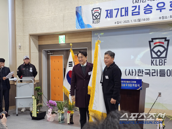 The queen of inner birds shone on Mars! Kim Seung-woo, chairman of the Little Baseball Federation, supports his wife Kim Nam-joo's coffee car 