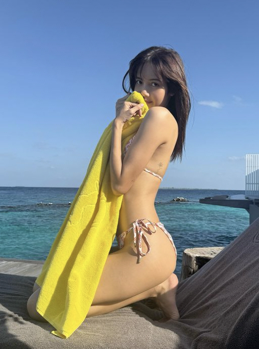 Lisa Shows Off Bikini Body in Louis Vuitton on Vacation